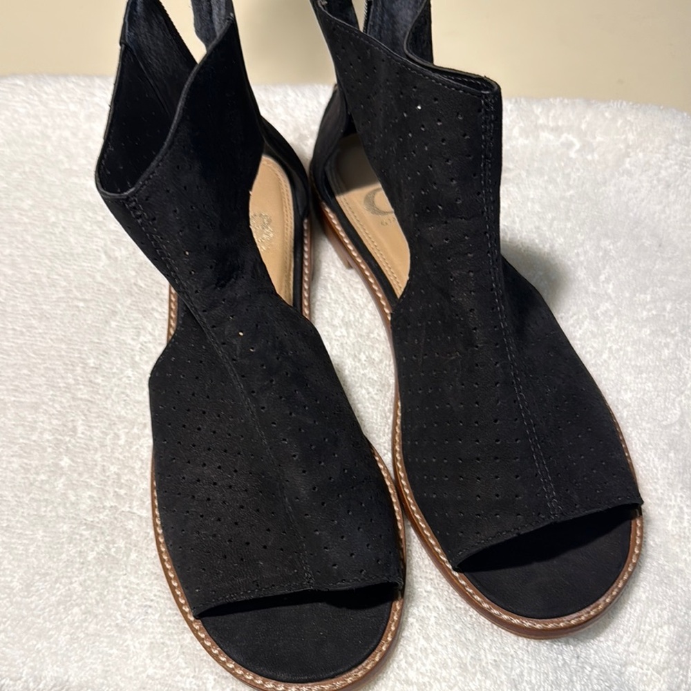 Women Gianni Bini sandal